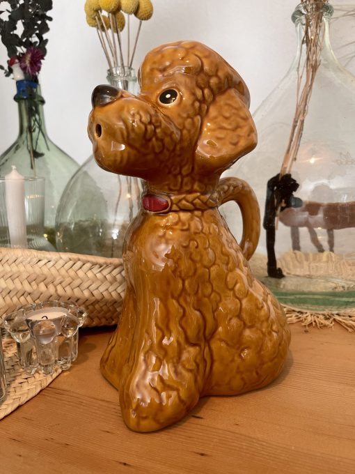 pichet vintage en barbotine caniche
