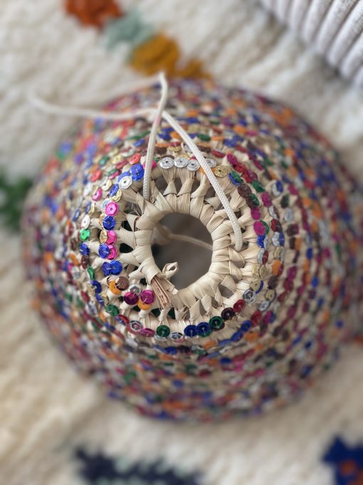 Suspension artisanale à sequins